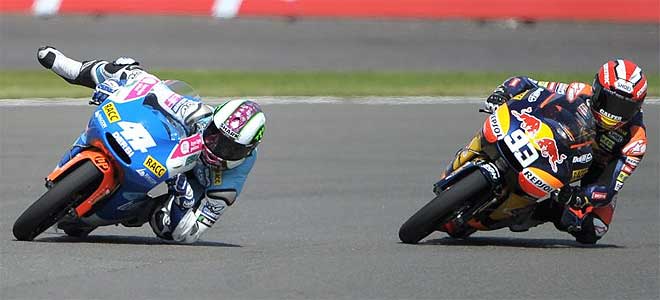M�rquez repite victoria tra un intenso duelo con Pol Espargar� en el que llegaron a tocarse.
