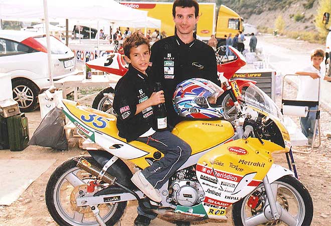 Marc fue un chaval que nunca se separ� de las motos. Siempre las prefiri� antes que los cl�sicos juegos de un chico de su edad.