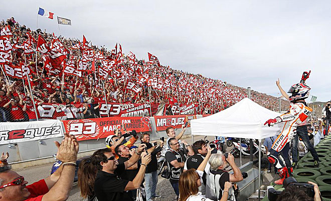 M�rquez se fue a la grada de su club de fans a celebrarlo