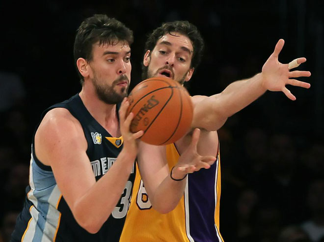 El duelo entre los hermanos Gasol se est� convirtiendo en uno de los grandes cl�sicos de la NBA. Tanto Marc como Pau se emplearon al m�ximo en el triunfo de los Lakers ante Memphis.