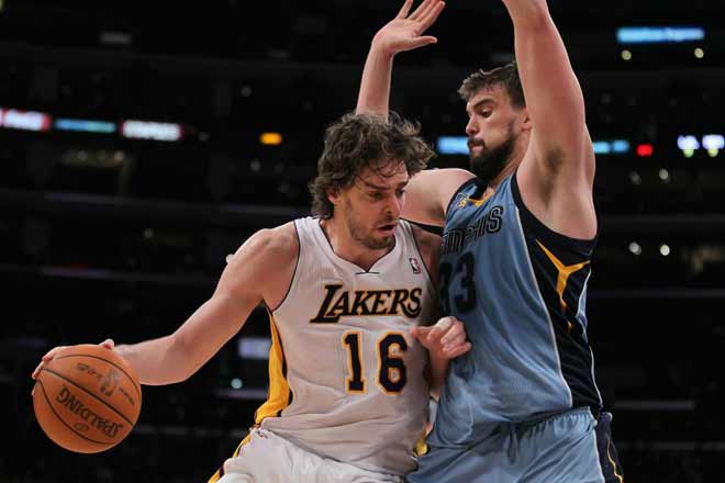 Los Grizzlies pasaron por encima de los Lakers en Los �ngeles en un partido en el que la defensa de Marc Gasol super� a su hermano Pau Gasol.