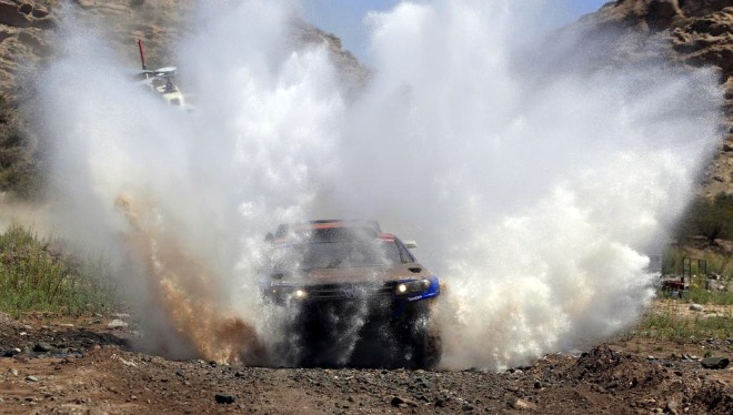 El piloto qatar� Nasser Al Attiyah gan� la und�cima etapa del Dakar y qued� a un paso del t�tulo, despu�s de que el espa�ol Carlos Sainz sufriera problemas mec�nicos que le hicieron perder m�s de una hora.