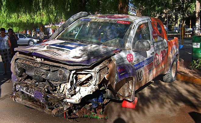 Un hombre falleci� en un accidente de tr�fico al chocar con el autom�vil del piloto argentino Eduardo Amor, que se dirig�a al campamento del Dakar en Chilecito tras finalizar la d�cima etapa del rally, inform� la organizaci�n en un comunicado.