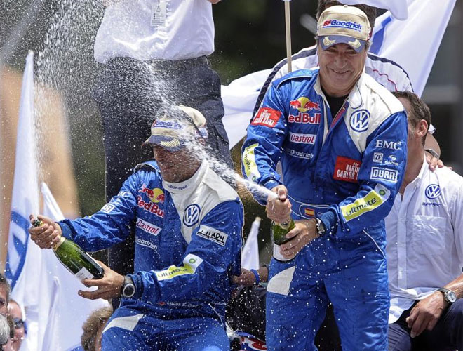 Entre Antofagasta y Copiap�, Sainz se qued� bloqueado en las dunas. Y luego, en la ruta de San Juan, donde la precipitaci�n llev� a su Race Touareg a acabar en un hoyo, con una suspensi�n rota.