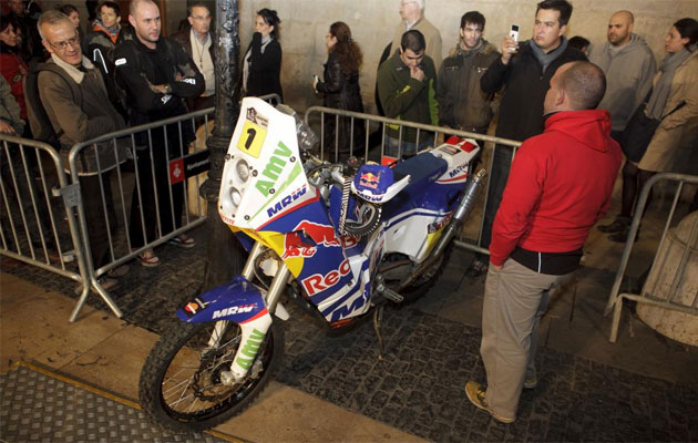 La moto de Marc Coma fue objetivo de las c�maras de los aficionados.