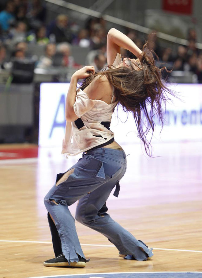 El prestigioso objetivo de Rafa Casal, para muchos uno de los mejores fot�grafos de baloncesto del mundo, nos descubre algunas de las mejores im�genes de la primera jornada de la Copa del Rey.