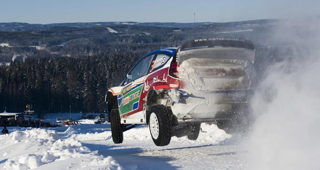 Pendiente abajo el nuevo campe�n del Rally de Suecia, el finland�s Mikko Hirvonen y su copiloto Jarmo Lehtinen.