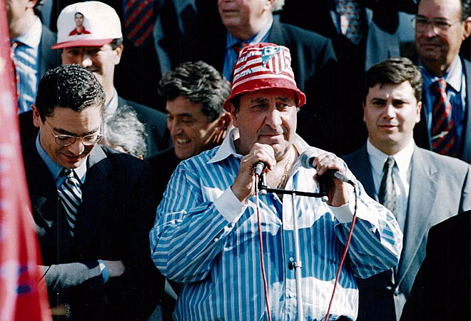 Jes�s Gil se lo pas� en grande en la celebraci�n del Doblete. Disfrut� como un ni�o, tambi�n durante con sus discursos.