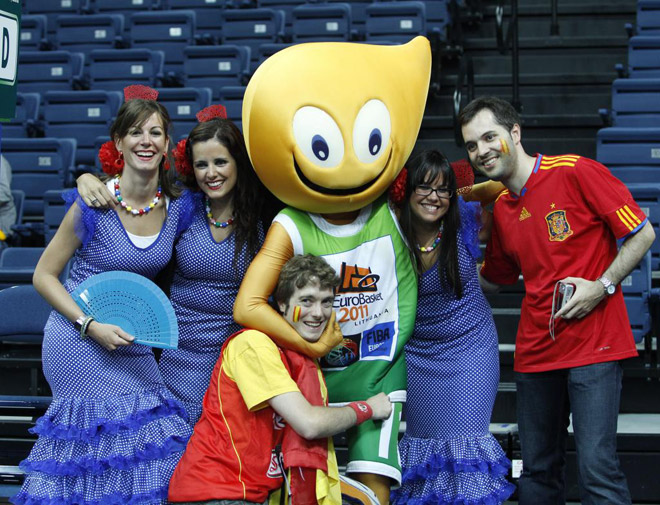 Tras casi tres semanas de Eurobasket el objetivo de Rafa Casal ha disparado cientos de maravillosas fotos. En esta fotogaler�a recopilamos su particular mirada indiscreta de la cita lituana.