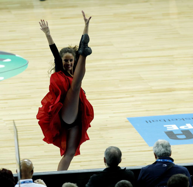 Tras casi tres semanas de Eurobasket el objetivo de Rafa Casal ha disparado cientos de maravillosas fotos. En esta fotogaler�a recopilamos su particular mirada indiscreta de la cita lituana.