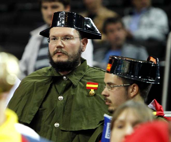 Tras casi tres semanas de Eurobasket el objetivo de Rafa Casal ha disparado cientos de maravillosas fotos. En esta fotogaler�a recopilamos su particular mirada indiscreta de la cita lituana.