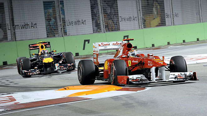 La buena salida de Alonso y los cambios de neum�ticos permitieron a Alonso mantenerse por delante de Webber, pero el australiano siempre volv�a a su estela gracias al potencial de su Red Bull. Finalmente, Alonso tuvo que conformarse con la cuarta posici�n por detr�s de Webber.