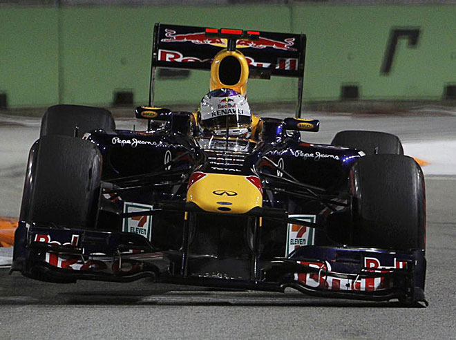 El campe�n del mundo firm� otra aplastante victoria en el circuito de Marina Bay. El poder�o del alem�n y su Red Bull es incontestable.