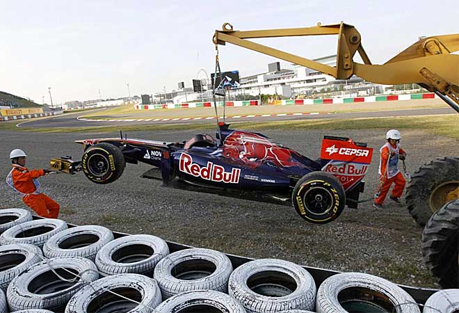 Sebatian Buemi, compa�ero de Alguersuari, fue el �nico que abandon�. Se le sali� una rueda.