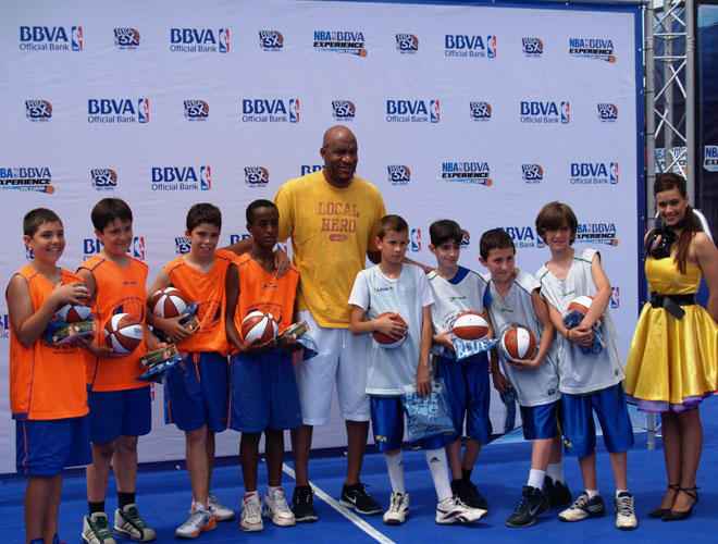 El NBA BBVA Experience on Tour 3X ha arrasado en Valencia durante el primer fin de semana de junio. Desde la presencia del multicampe�n NBA Ron Harper hasta los emocionantes partidos "tres contra tres", pasando por los mates de algunos aficionados, el basket NBA ha sido el gran protagonista.
