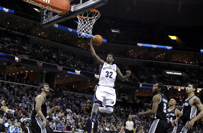 Memphis anunci� que <a href=//2012/06/30/baloncesto/nba/noticias/1341049097.html><strong>no igualar�a ofertas</strong></a> por OJ Mayo y el base firm� por los renovad�simos Dallas Mavericks <a href=//2012/07/17/baloncesto/nba/noticias/1342505139.html><strong>anunciandolo </strong></a>en Twitter