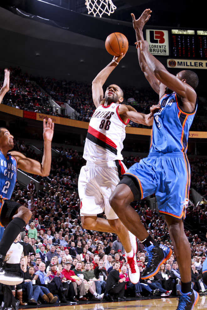 Minnesota lleg� a un acuerdo con Batum por <strong><a href=//2012/07/14/baloncesto/nba/noticias/1342255841.html>46,5 millones por cuatro temporadas</a></strong> pero finalmente Portland <a href=//2012/07/19/baloncesto/nba/noticias/1342674993.html><strong>ha igualado la oferta</strong></a> y retiene al franc�s.