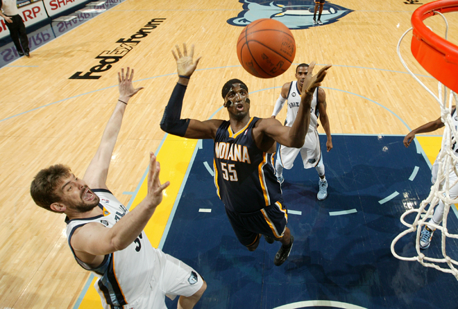 Portland lleg� a un acuerdo multimillonario con Hibbert, pero Indiana igual� finalmente la oferta: <a href=//2012/07/02/baloncesto/nba/noticias/1341213881.html><strong>58 millones por cuatro a�os</strong></a>.