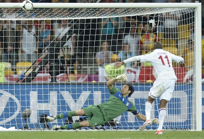 Repasa las mejores im�genes del duelo de cuartos de final de la Eurocopa entre las selecciones inglesa e italiana, disputado en Ol�mpico de Kiev.