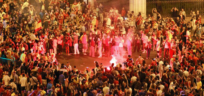 Bengalas rojas en Cibeles.