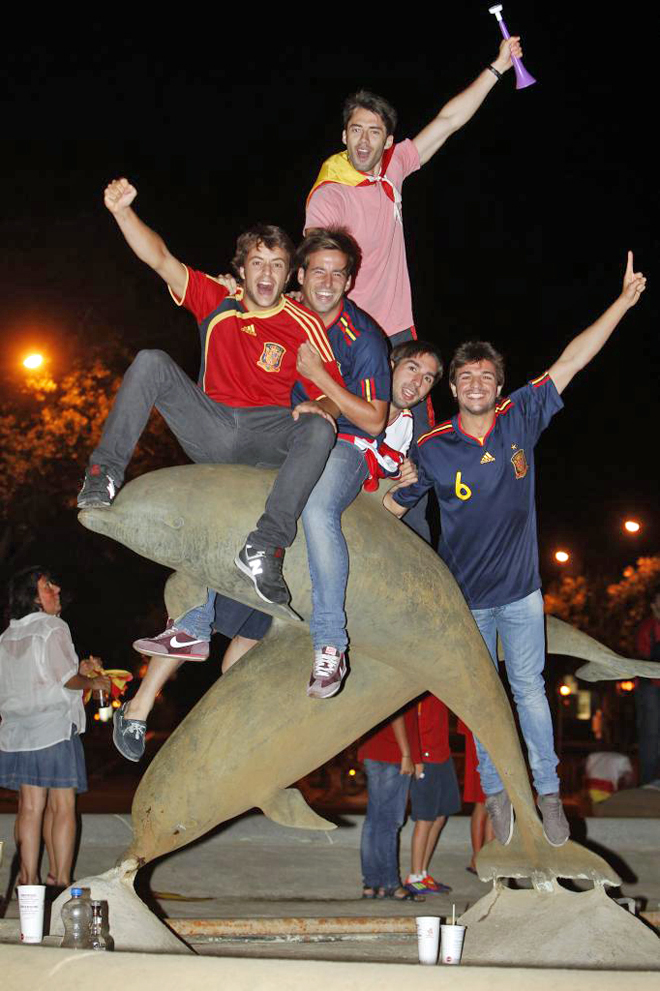 Plaza de los Delfines, punto de encuentro habitual de las fiestas del Estudiantes.