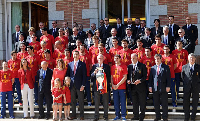 Los jugadores posaron en la Zarzuela en la foto de familia junto a su Majestad el Rey Juan Carlos.
