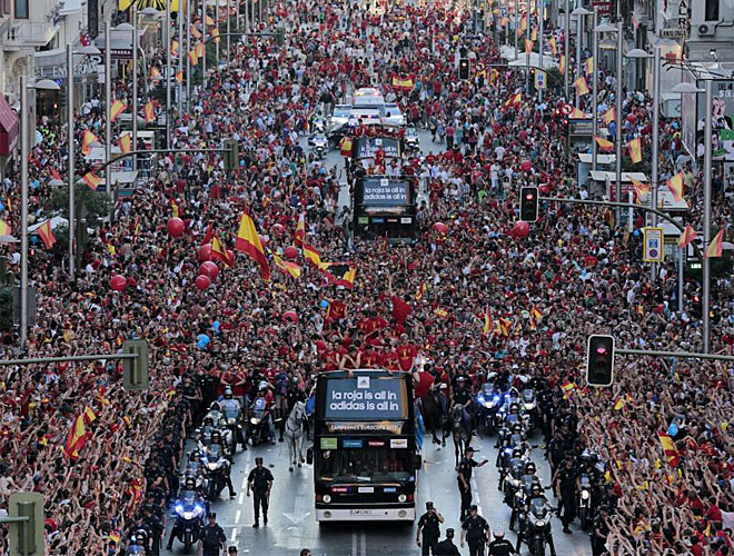 As� estaba la Gran V�a de Madrid al paso de los internacionales.