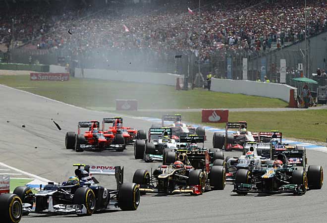 Massa y Ricciardo se tocaron en la salida.