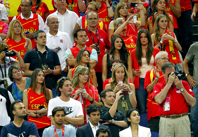 Espa�a y Estados Unidos volvieron a ofrecer uno de los mejores espect�culos nunca visto en una cancha. Los aficionados lo agradecieron durante todo el choque. En especial Marta Fern�ndez, que sufri� en sus carnes la derrota de su hermano Rudy.