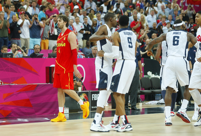 Espa�a y Estados Unidos volvieron a ofrecer uno de los mejores espect�culos nunca visto en una cancha. A pesar de la derrota, el equipo espa�ol se retir� de la cancha con la cabeza bien alta, tras plantar cara y tocar el oro con la punta de los dedos.