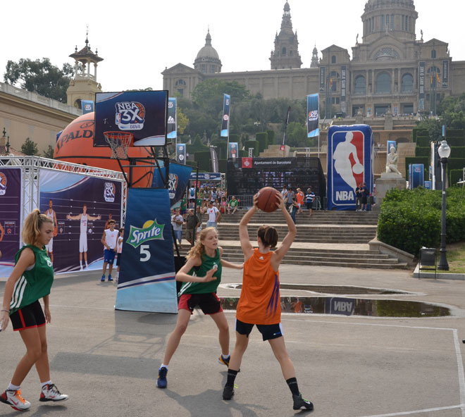 La NBA lleg� a Barcelona con un evento exclusivamente para las jugadoras femeninas a partir de los 17 a�os como parte del compromiso de la NBA con el baloncesto femenino. Un total de m�s de 150 equipos y 500 participantes.