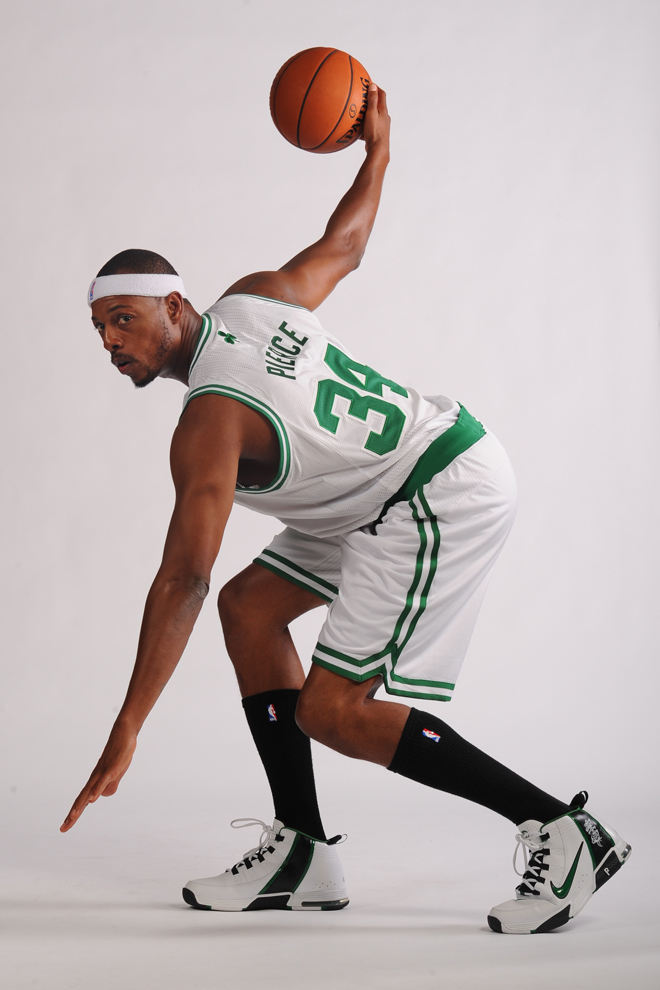 Paul Pierce volver� a ser el estandarte de estos nuevos Celtics. El cl�sico por antonomasia. El alero ser� de nuevo la primera opci�n en ataque y aunque ha cedido protagonismo en favor de Rondo, su poder de resoluci�n siempre responde cuando se le necesita.