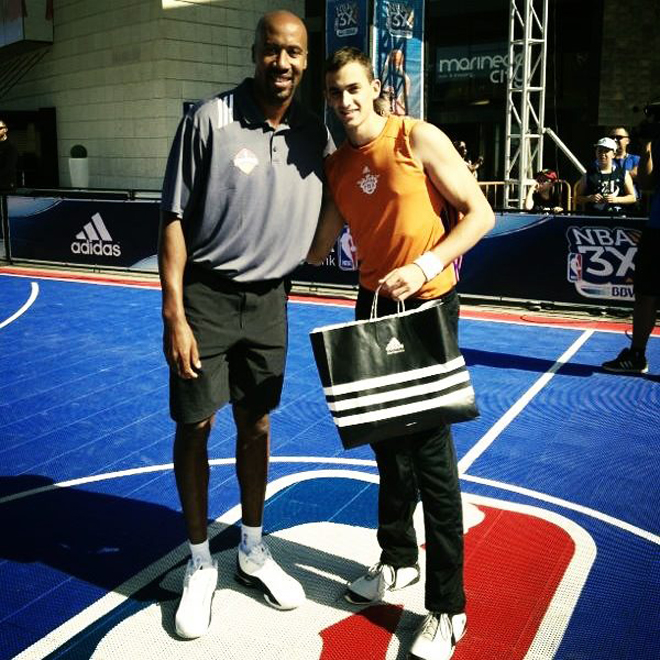 Bruce Bowen, uno de los maestros defensivos de la historia de la NBA, fue el padrino de lujo del NBA 3X Tour que se disput� en La Coru�a.