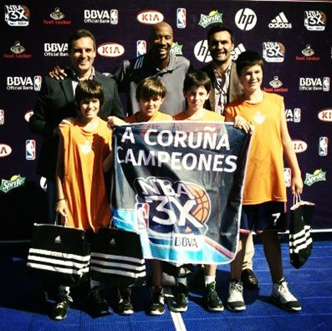 Bruce Bowen, uno de los maestros defensivos de la historia de la NBA, fue el padrino de lujo del NBA 3X Tour que se disput� en La Coru�a.