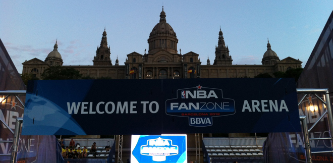NBA Europe Live 2012 presentado por BBVA ha conquistado barcelona con el NBA Fan Zone organizado por Adidas en la Avenida Reina Maria Cristina.