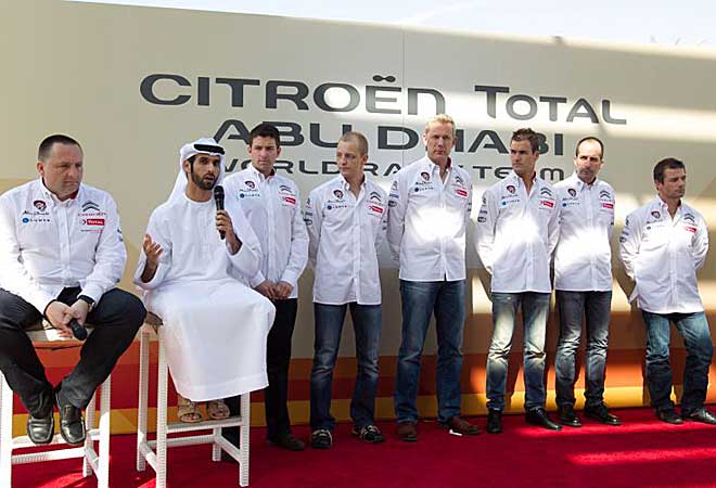 Los miembros del equipo Citro�n, junto con el inversor �rabe.