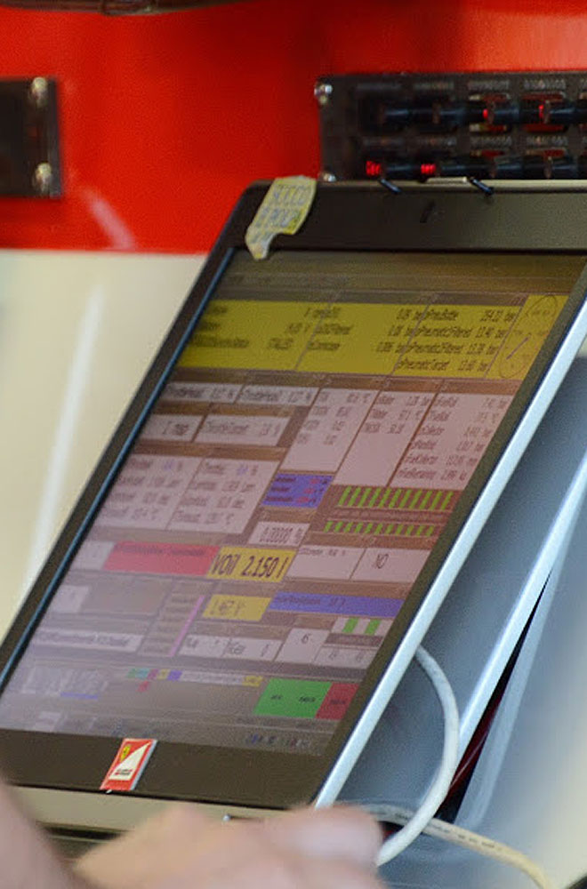Ferrari cuenta con tabletas como esta para analizar todos los detalles.