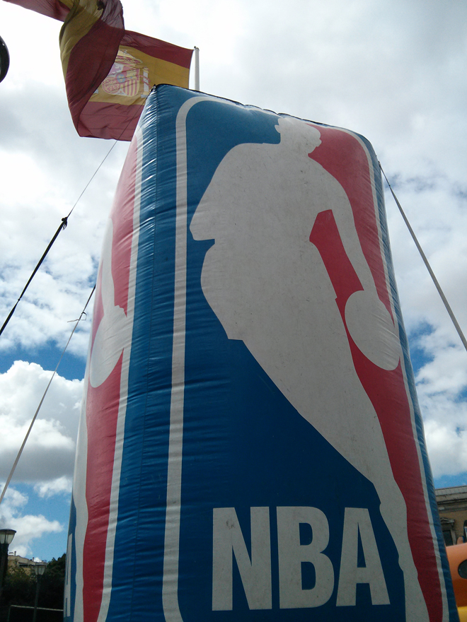 La NBA par� su Tour del 3X en Madrid y la Plaza de Col�n disfrut� con el mejor baloncesto del mundo y numerosas actividades. La canasta tuvo su hueco durante el fin de semana en la capital de Espa�a.