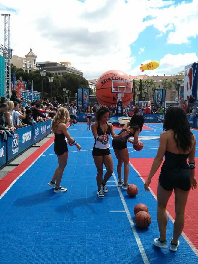 La NBA par� su Tour del 3X en Madrid y la Plaza de Col�n disfrut� con el mejor baloncesto del mundo y numerosas actividades. La canasta tuvo su hueco durante el fin de semana en la capital de Espa�a.