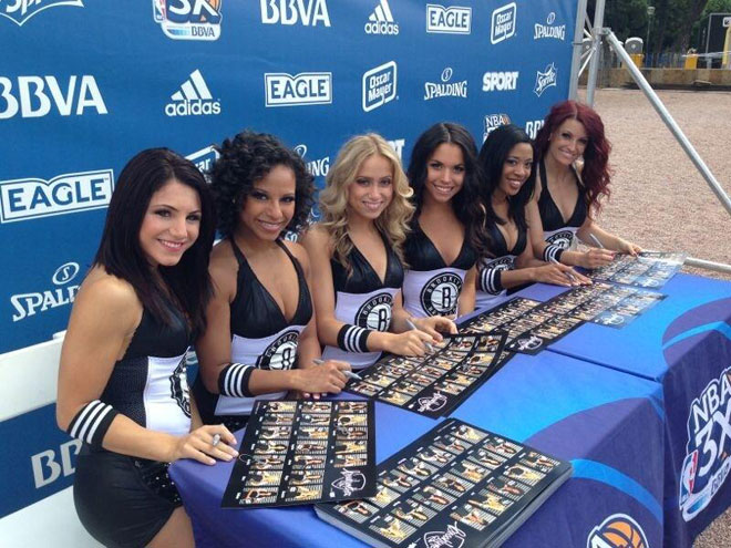 La NBA par� su Tour del 3X en Madrid y la Plaza de Col�n disfrut� con el mejor baloncesto del mundo y numerosas actividades. La canasta tuvo su hueco durante el fin de semana en la capital de Espa�a.
