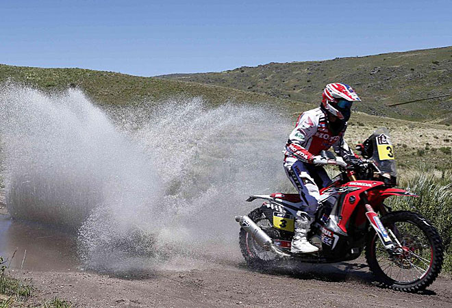 Gan� la primera etapa de motos por delante de los dos favoritos, Despres y Coma.