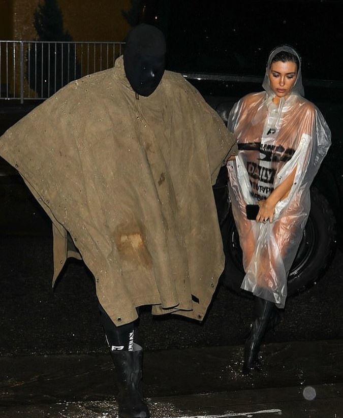 ¡Bianca Censori lo ha vuelto a hacer! Se pasea casi desnuda por la calle junto a Kanye West