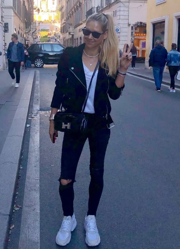 Anna Kournikova reappears two years later: 43-year-old former tennis player photographed in wheelchair