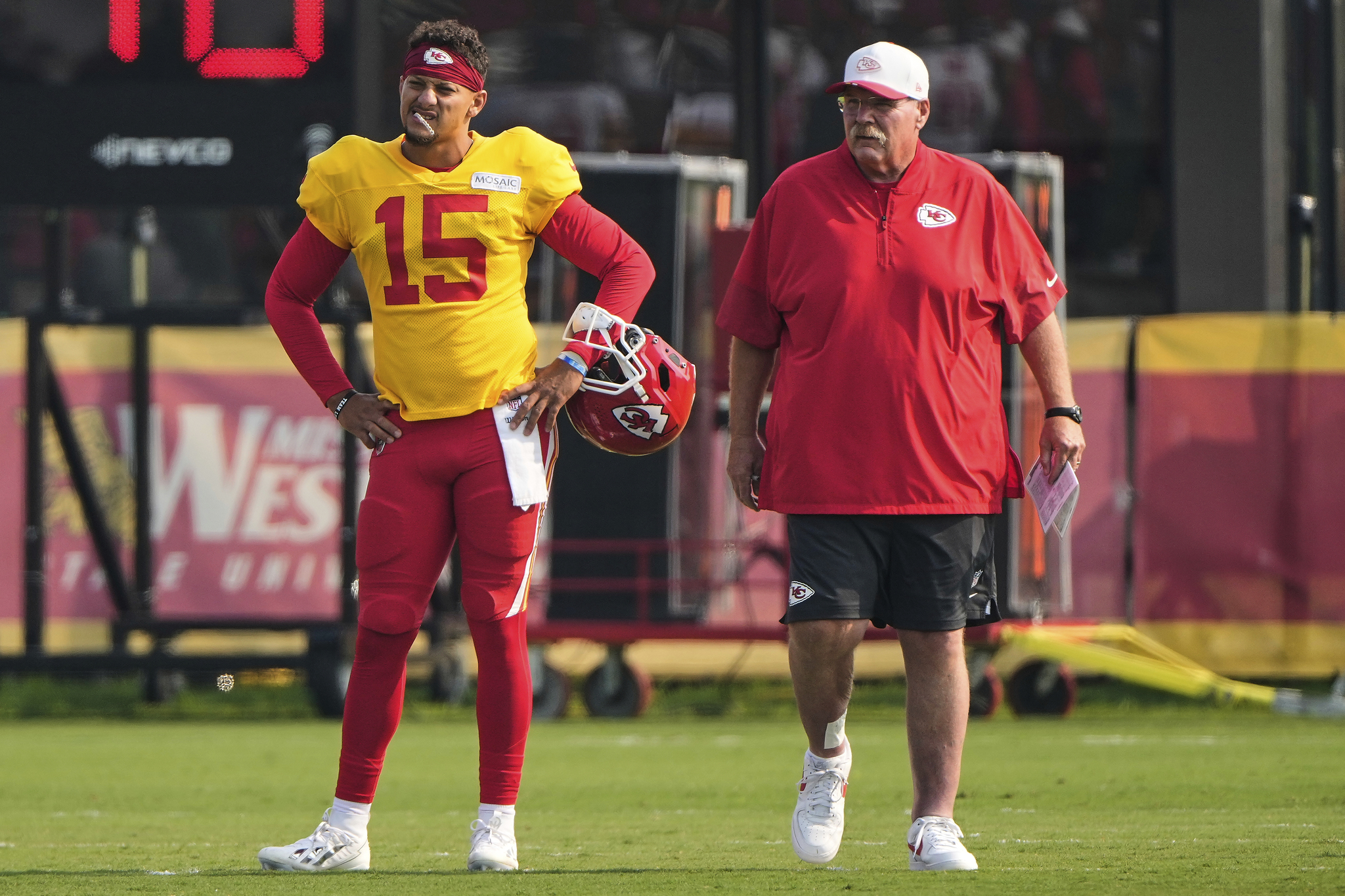 Andy Reid details Patrick Mahomes' difficult struggle in his rehabilitation  from knee injury | Marca