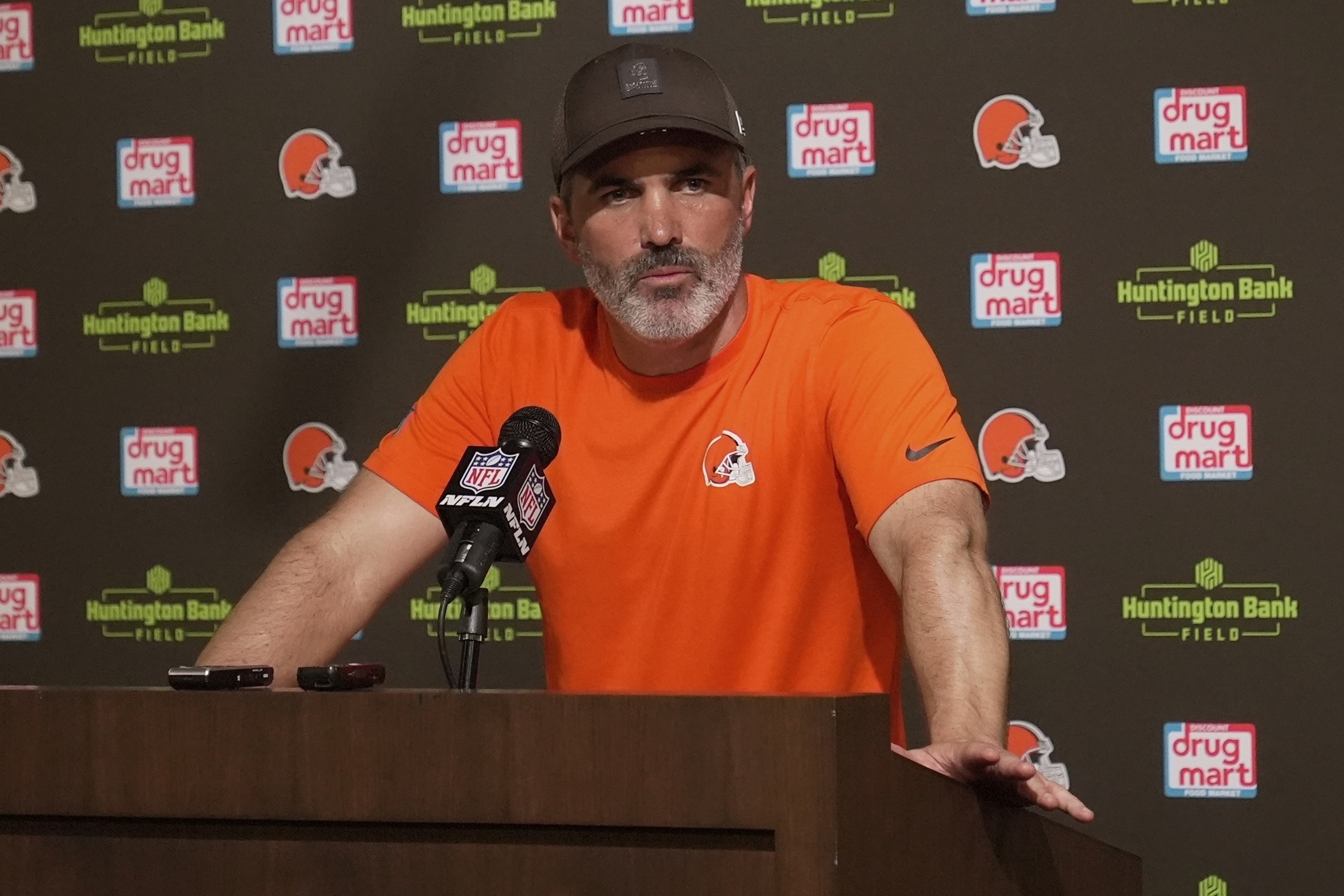 Kevin Stefanski receives harsh verdict that leaves Shedeur Sanders relaxed  until next season | Marca