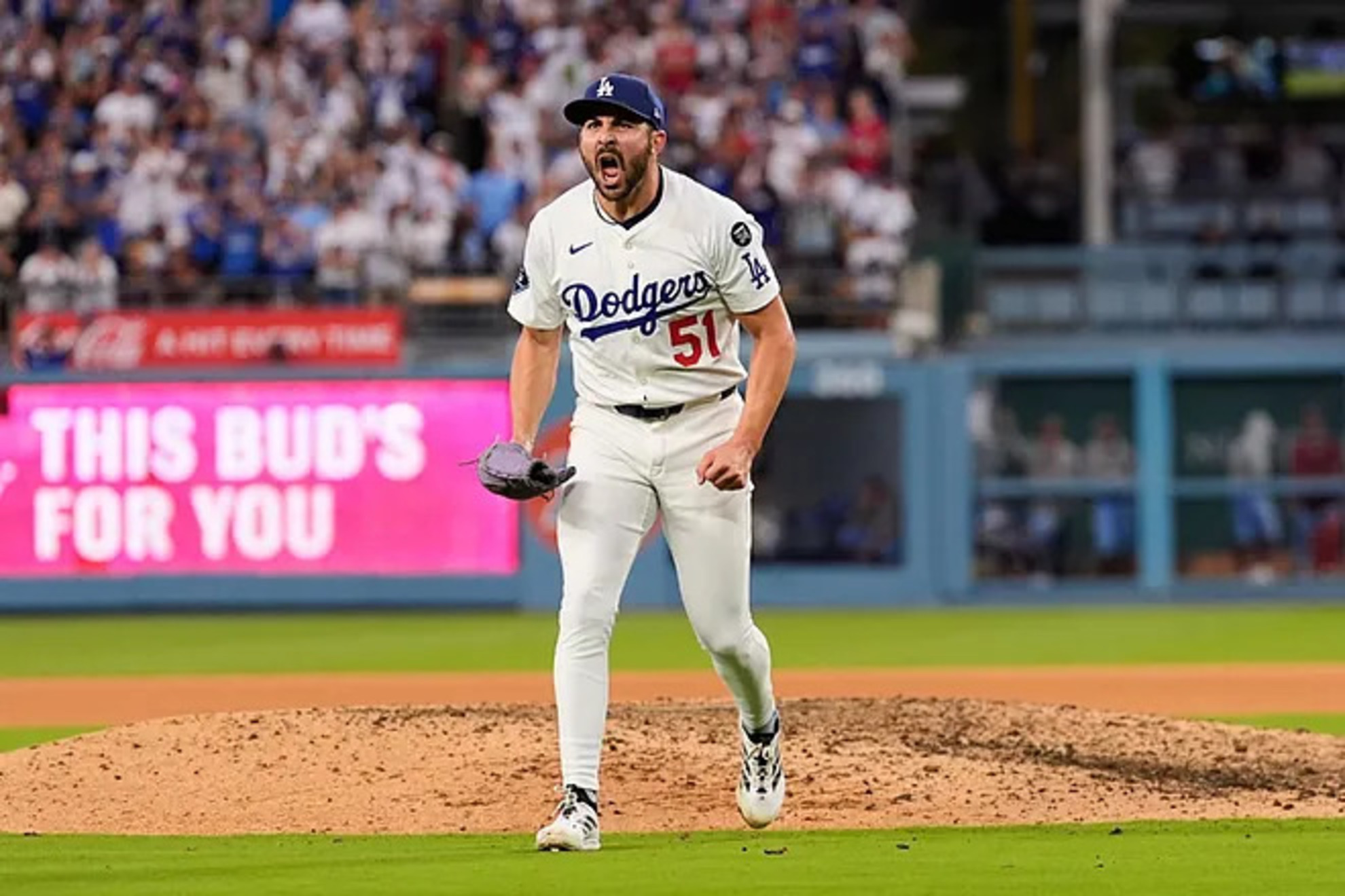 Dodgers in trouble: Why is reliever Alex Vesia away from the team before the World Series? | Marca