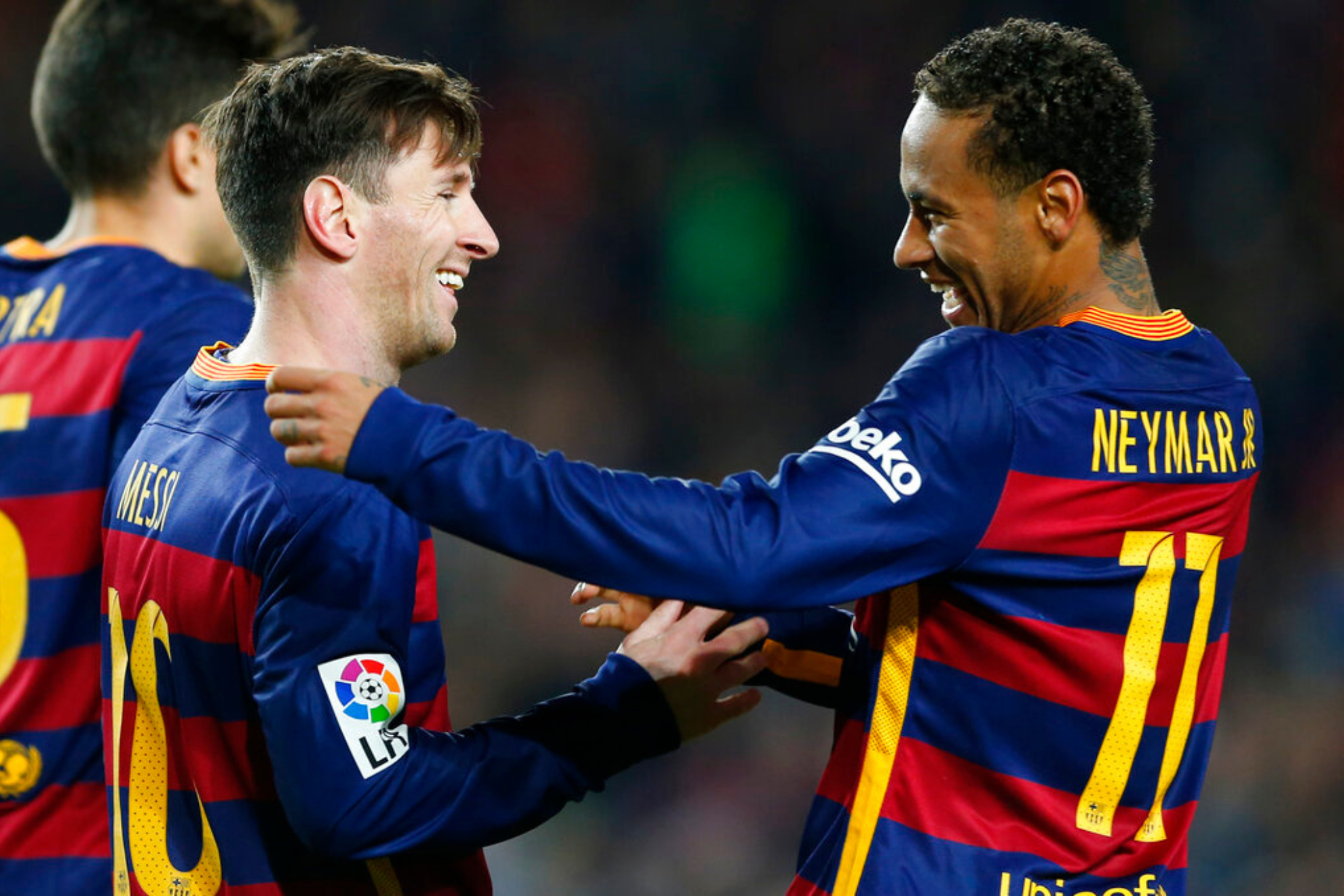 Neymar Jr.'s special gift to Lionel Messi and his family thrills fans