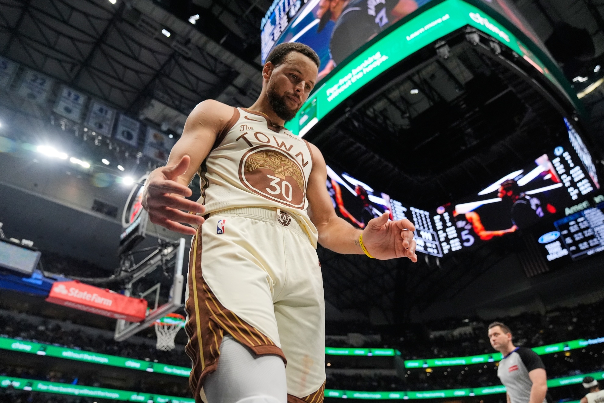 Warriors announce new timeline for Stephen Curry's return amid knee complications | Marca