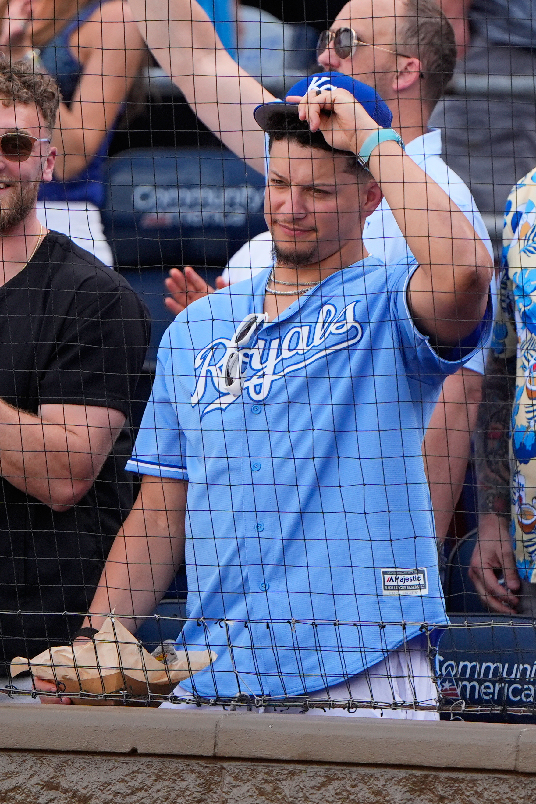 Patrick Mahomes swaps football for baseball: Enjoying MLB from the front row